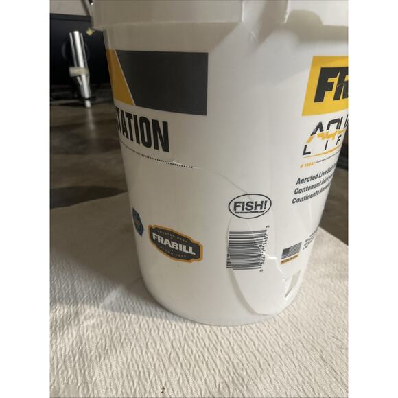 Frabill Bait Station Bucket | Large Aerated Live Bait 6-Gallon Storage - Picture 7 of 7